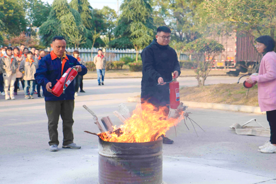 同社は消防訓練を実施しています